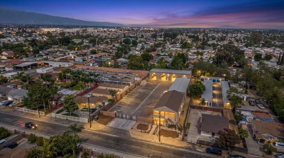 More Photos Of 11185 Roswell Ave, Pomona Warehouse For Lease