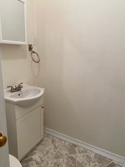 More Photos Of 60-90 N 1st St, Zionsville Medical For Lease