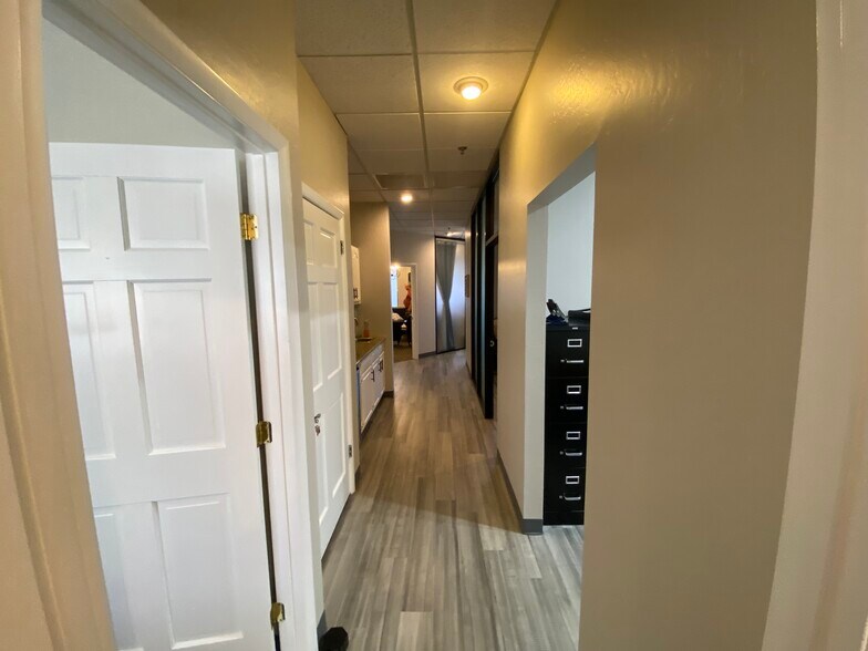More Photos Of 8263 W Thunderbird Rd, Peoria Office For Lease