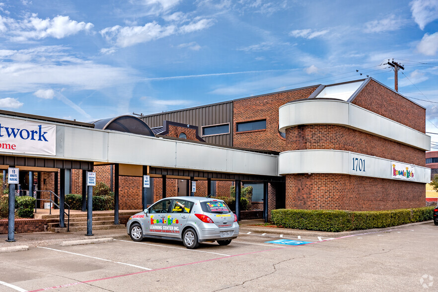 Primary Photo Of 1701 N Hampton Rd, DeSoto Medical For Sale