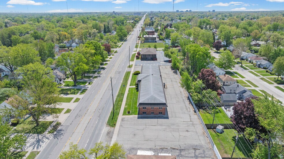 More Photos Of 28475 Greenfield Rd, Southfield Office For Sale