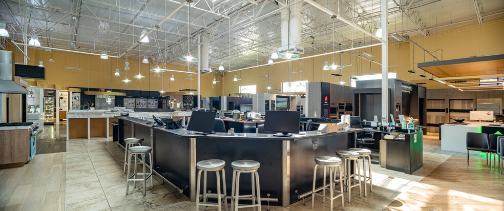 More Photos Of 1827 E Spring St, Long Beach Showroom For Sale