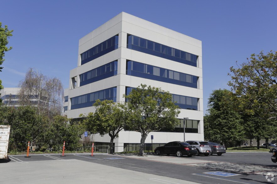 More Photos Of 300 Corporate Pointe, Culver City Office For Lease