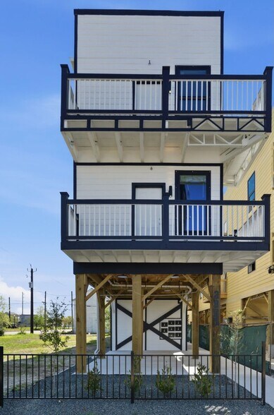 More Photos Of 2805 Church st, Galveston Apartments For Sale