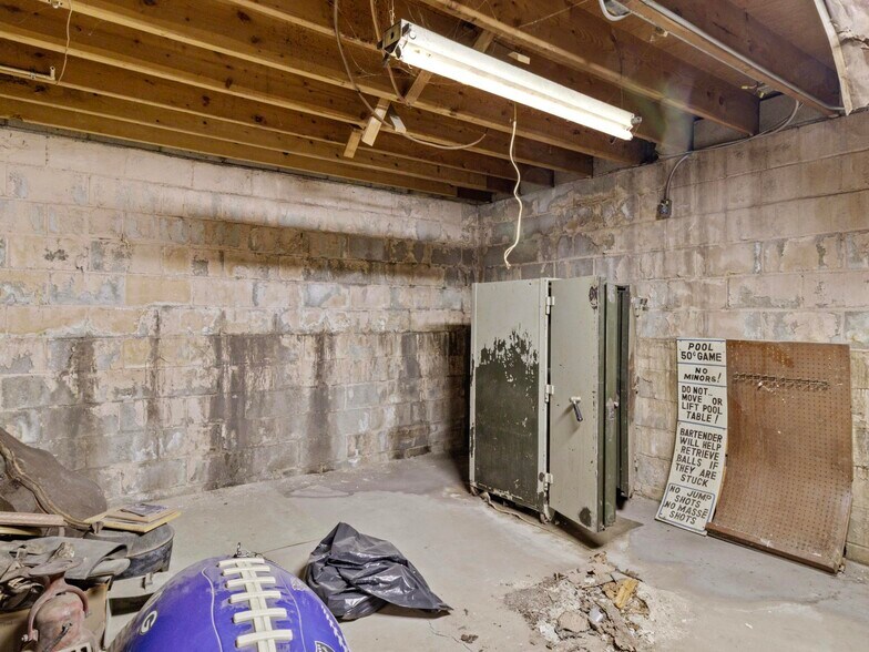 More Photos Of 1015 Chestnut St, Carlin Convenience Store For Sale