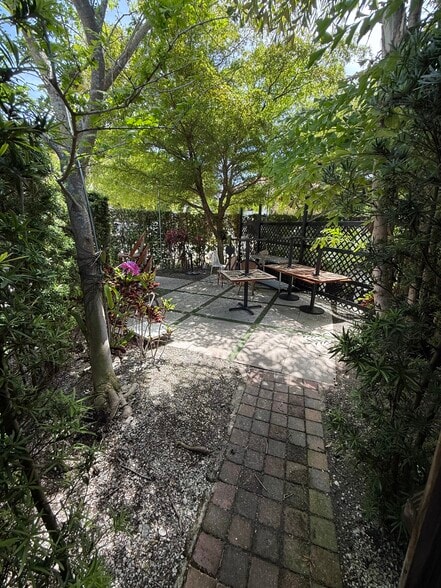 More Photos Of 764 12th Ave S, Naples General Retail For Lease