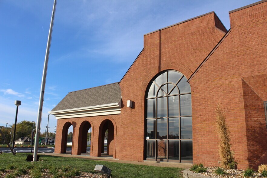 More Photos Of 311 S Main St, O'Fallon Office For Lease