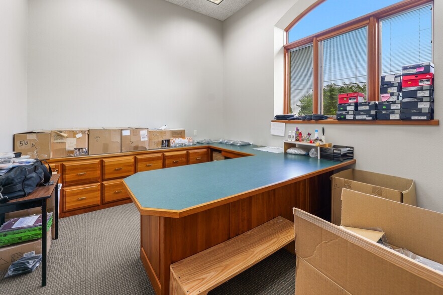 More Photos Of 1828 Park Ave, New Holstein Light Distribution For Sale