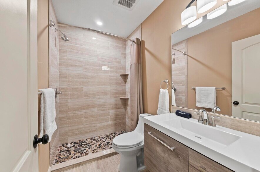 More Photos Of 941 Virginia Dr, Sarasota Specialty For Sale