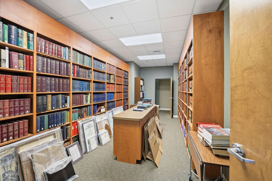 More Photos Of 68031 Capital Trace Row, Mandeville Office For Sale