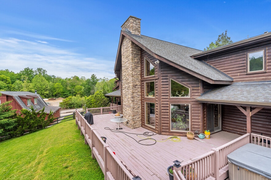 More Photos Of 11501 Popes Head Rd, Fairfax Garden Center For Sale