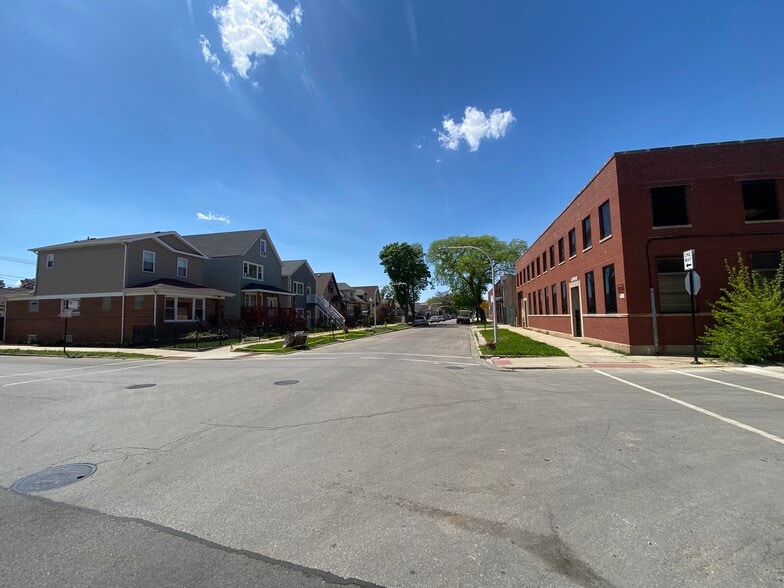 More Photos Of 4850 W Bloomingdale Ave, Chicago Warehouse For Sale
