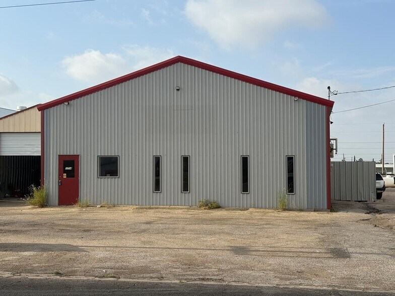 More Photos Of 1714 E 2nd St, Odessa Warehouse For Lease