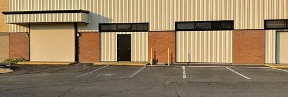 More Photos Of 2600 6th Ave, Troy Showroom For Sale