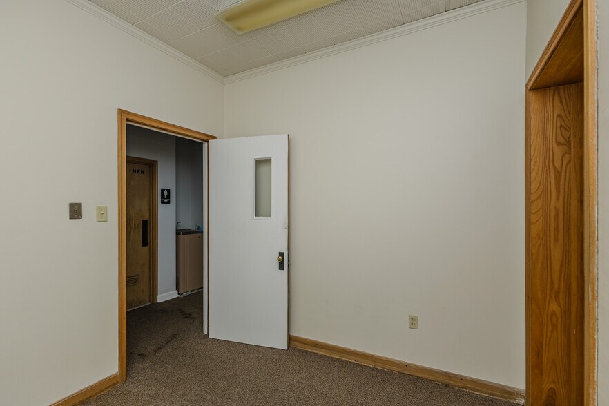 More Photos Of 724 N Main St, Newton Storefront For Sale