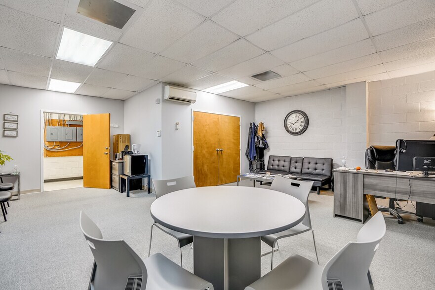 More Photos Of 6314 Windsor Mill Rd, Woodlawn Office For Sale