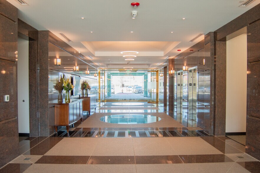 More Photos Of 1801 Wittington Pl, Farmers Branch Office For Lease