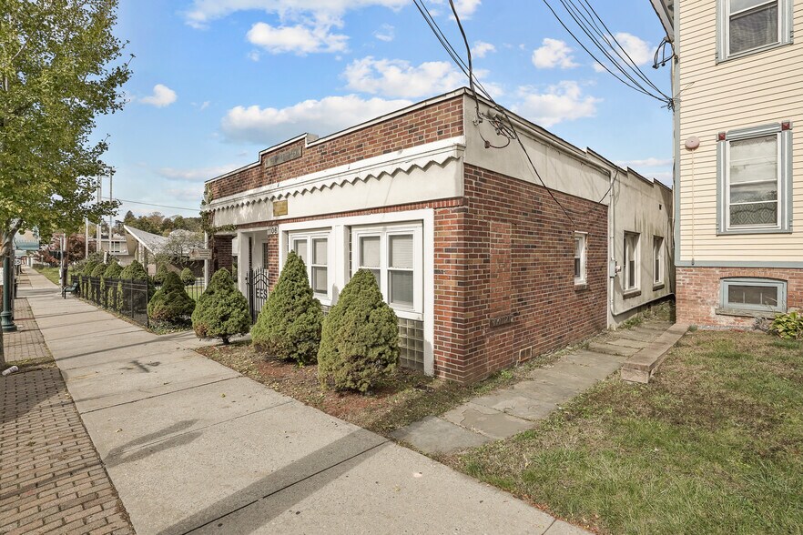 More Photos Of 1106 Main St, Peekskill Storefront Retail Office For Lease