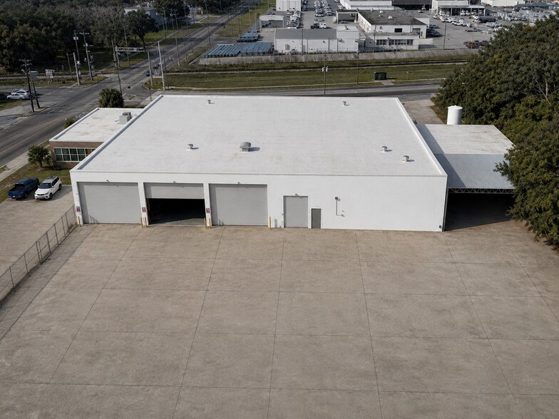 More Photos Of 2902 E Sligh Ave, Tampa Warehouse For Lease