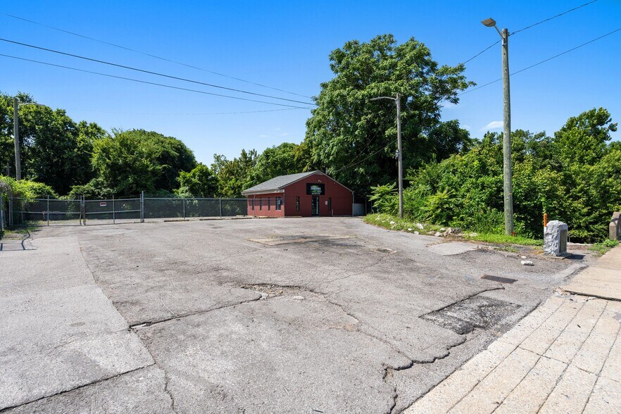 More Photos Of 5409 Charlotte Pike, Nashville Auto Dealership For Lease