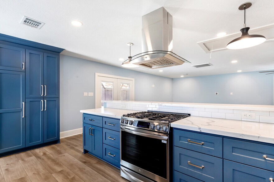 More Photos Of 203 Isaacks Rd, Humble Office For Lease