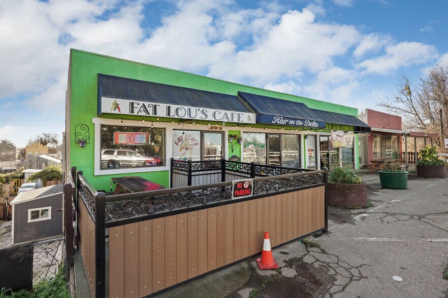 More Photos Of 14144 Market St, Walnut Grove Storefront For Sale