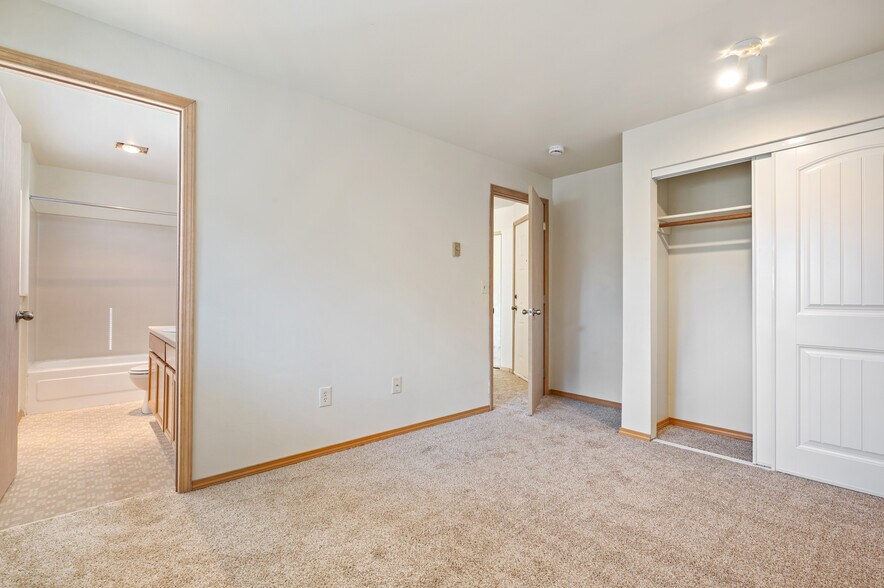 More Photos Of 6042 Fauntleroy Way SW, Seattle Apartments For Sale