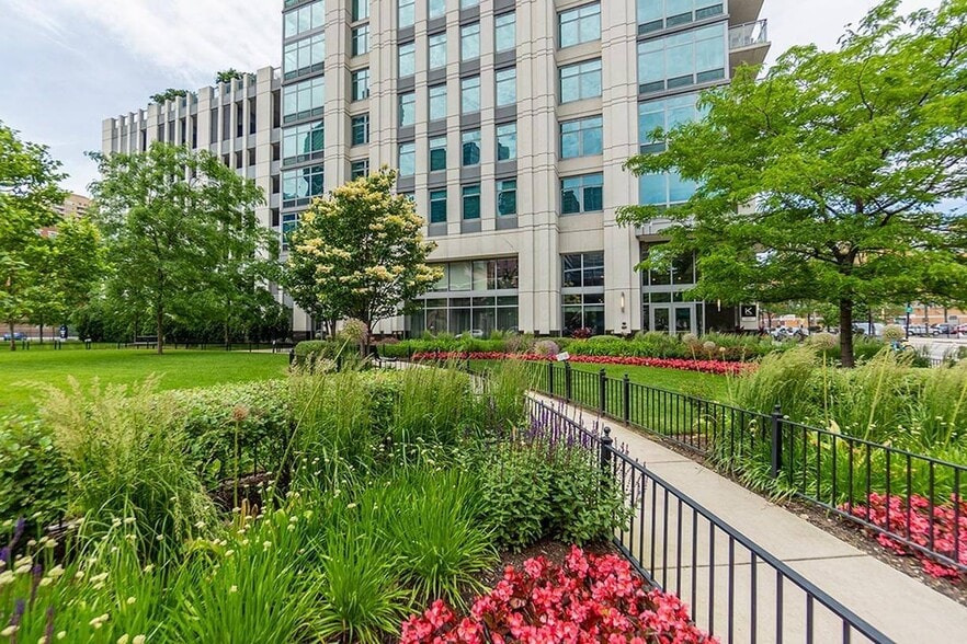 More Photos Of 555 W Kinzie St, Chicago Multifamily For Sale
