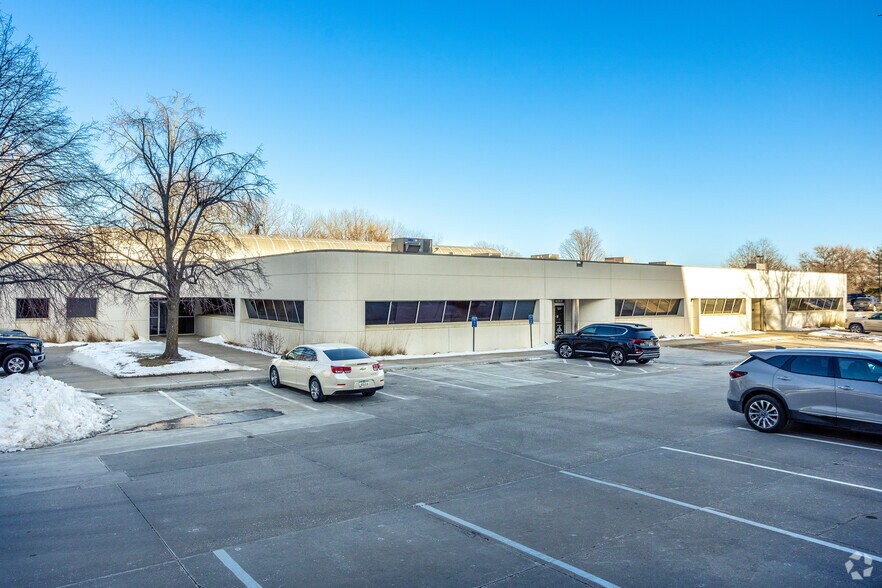 More Photos Of 4090 Westown Pky, West Des Moines Office For Sale