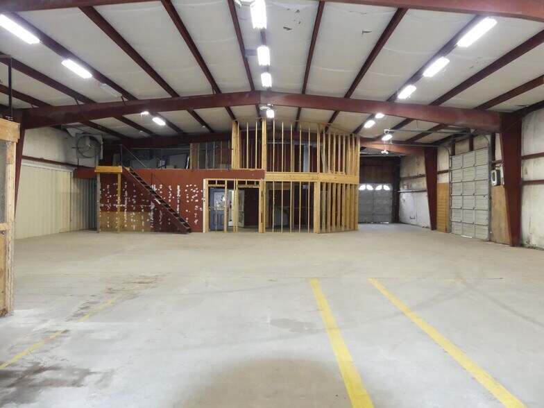 More Photos Of 750 E New Hope Rd, Goldsboro Warehouse For Lease