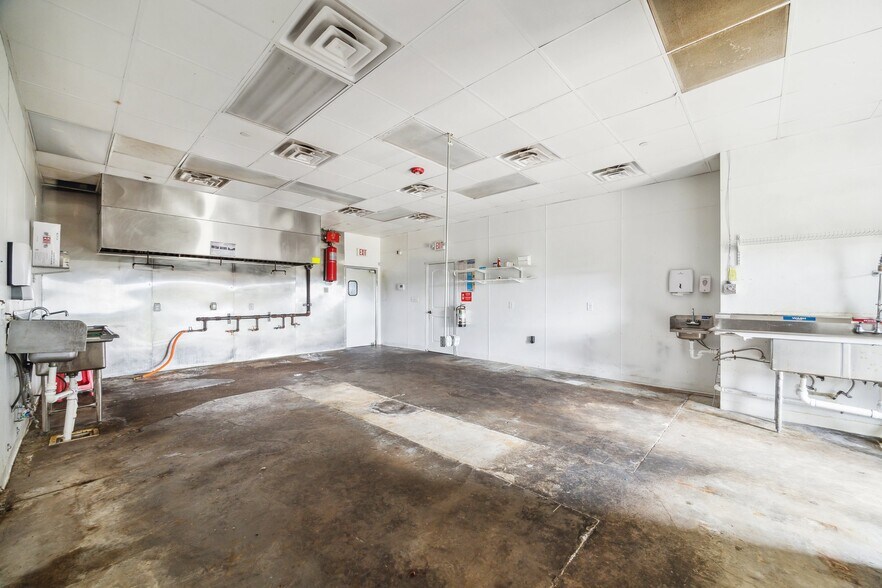 More Photos Of 8620 Grand Mission Blvd, Richmond Storefront For Lease
