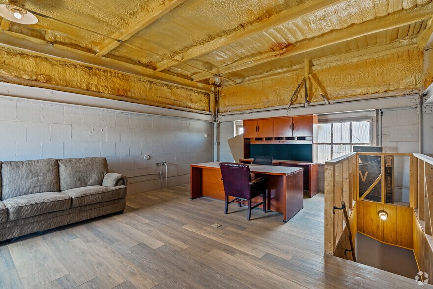 More Photos Of 2419 W Murphy St, Odessa Truck Terminal For Sale