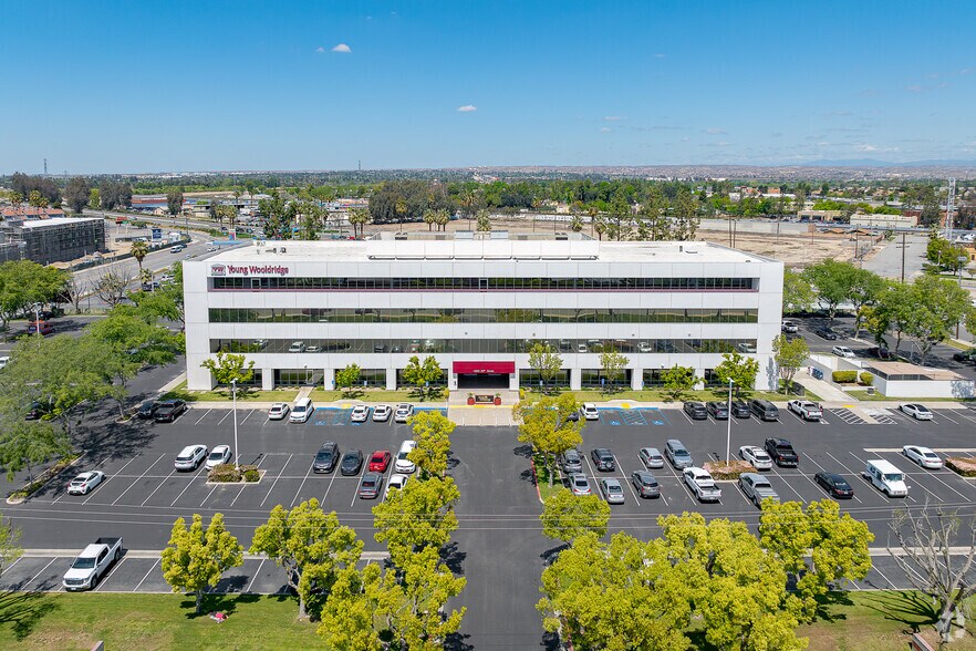 More Photos Of 1800 30th St, Bakersfield Office For Lease