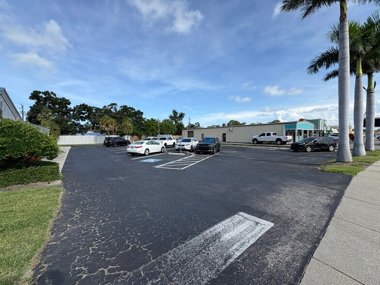 More Photos Of 5750 Swift Rd, Sarasota Freestanding For Sale