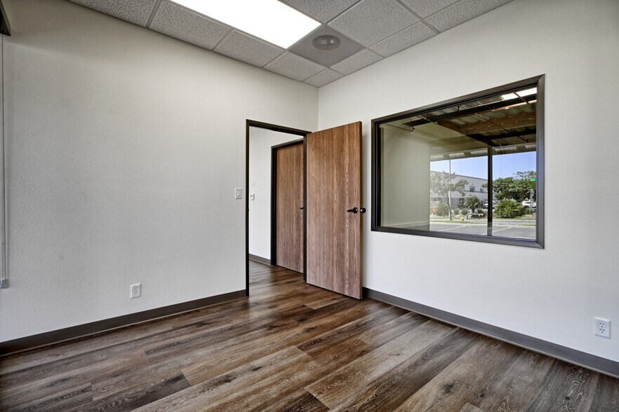 More Photos Of 1891 Goodyear Ave, Ventura Manufacturing For Lease