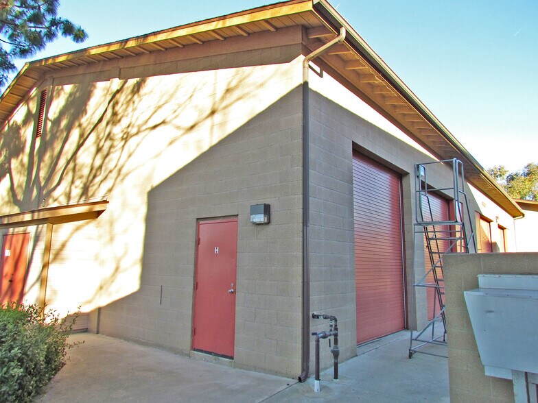 More Photos Of 6489 Calle Real, Goleta Research And Development For Lease