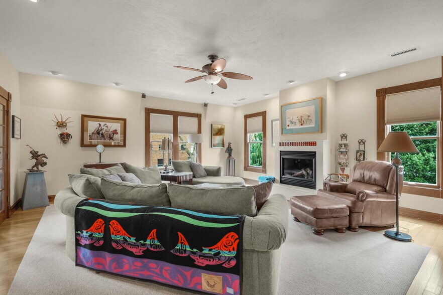 More Photos Of 233 SE 4th St, Pendleton Restaurant For Sale