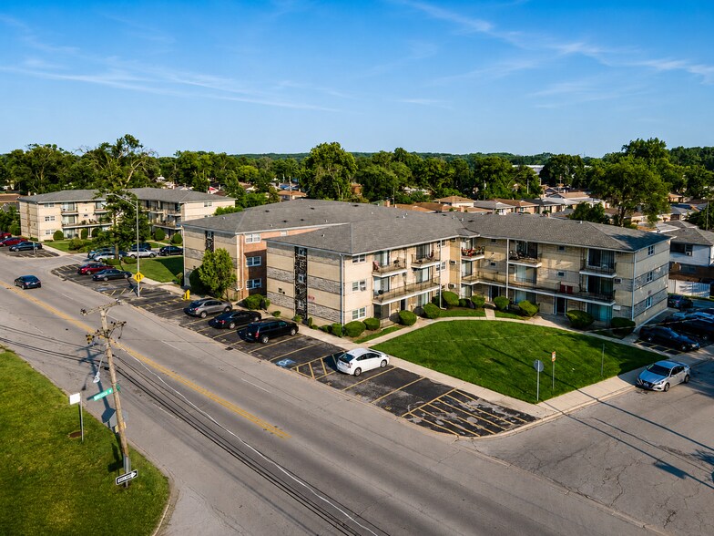 Primary Photo Of 1025-1049 W Vermont St, Calumet Park Apartments For Sale