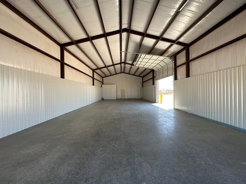 More Photos Of 1608 S County Road 1101, Midland Warehouse For Lease