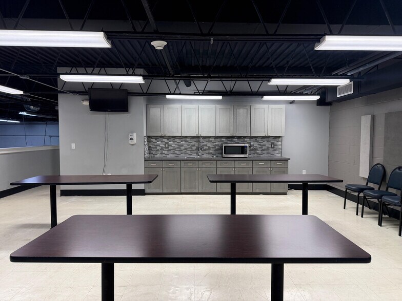 More Photos Of 270 Andrews Rd, Trevose Warehouse For Lease