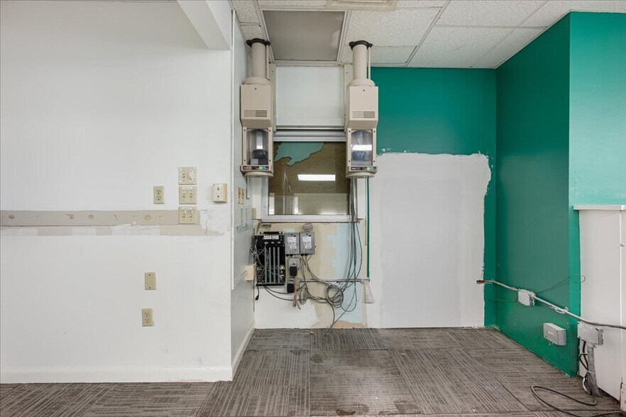 More Photos Of 43 Pennsylvania Ave, Niantic Bank For Lease