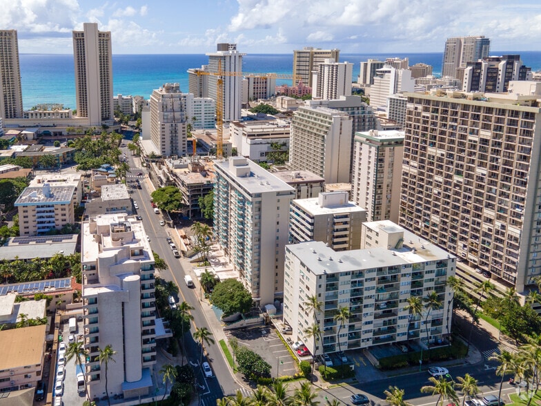 More Photos Of 444 Kanekapolei St, Honolulu Hotel For Lease