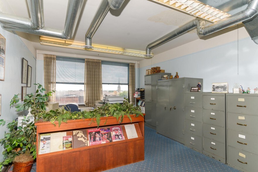 More Photos Of 931 Meridian St, Anderson Office For Sale