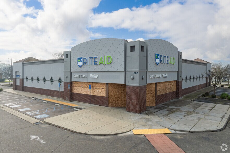 Primary Photo Of 500 Main St, Livingston Drugstore For Sale