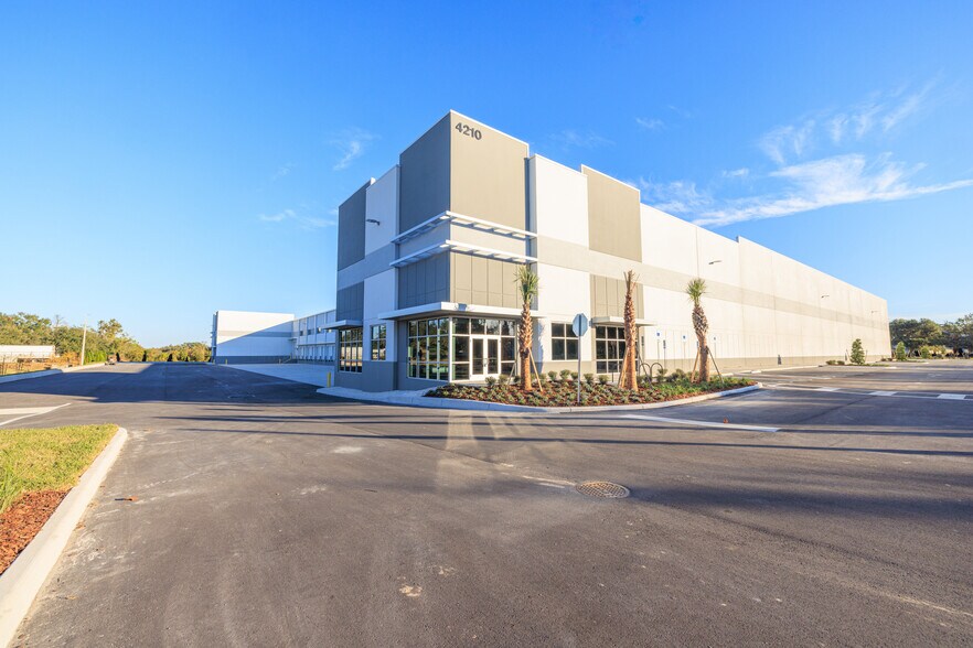 Primary Photo Of 4210 S Pipkin Rd, Lakeland Distribution For Lease