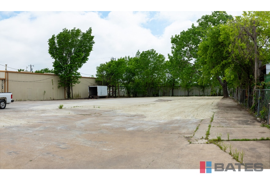 More Photos Of 5141 Boyd Blvd, Rowlett Distribution For Lease