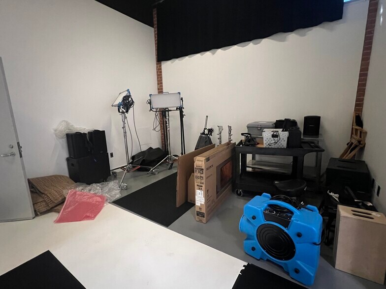 More Photos Of 1138-1148 N Western Ave, Los Angeles Loft Creative Space For Lease