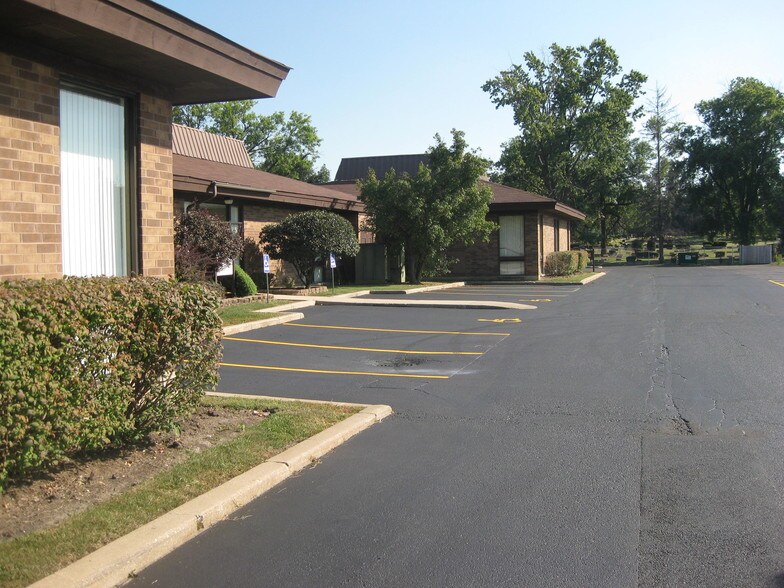 More Photos Of 4413 Roosevelt Rd, Hillside Office For Lease