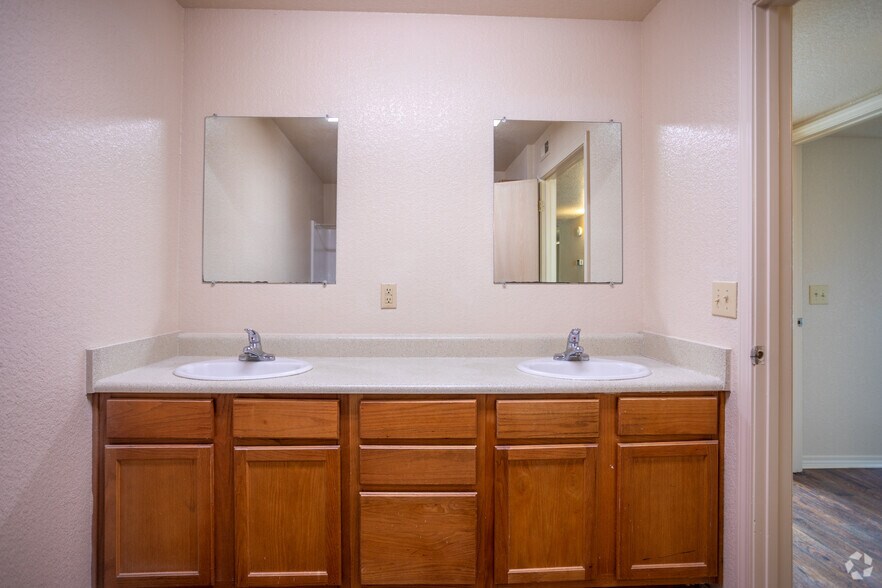 More Photos Of 1636 Raymond Rd, Jackson Apartments For Sale