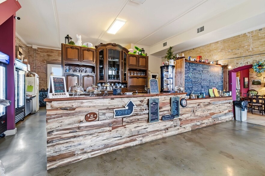 More Photos Of 709 Chestnut St, Bastrop Storefront Retail Residential For Sale